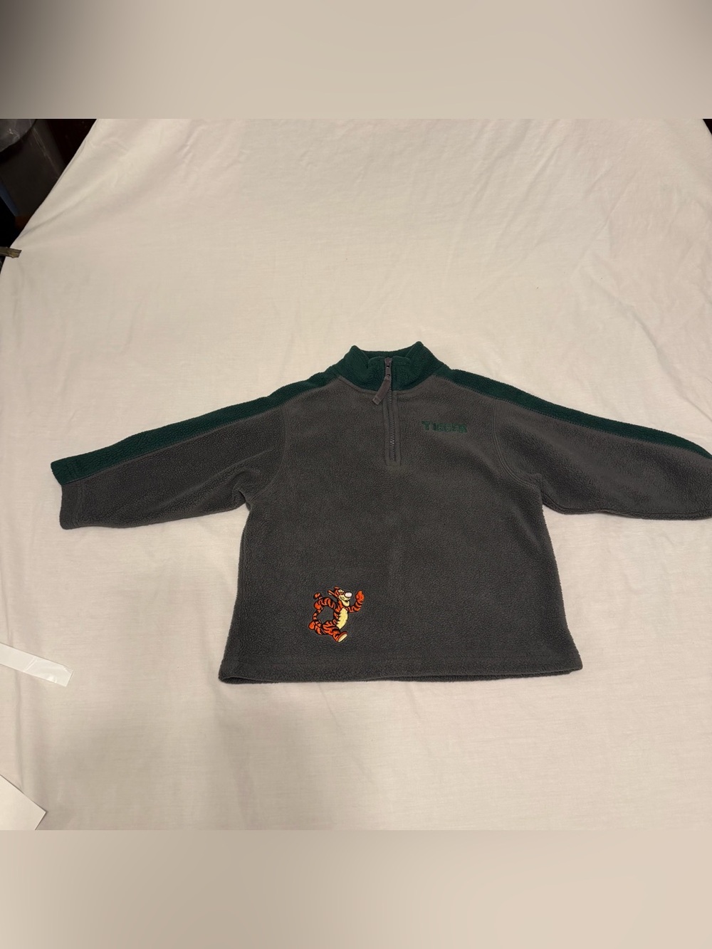 Disney Tigger Kids Dark Gray Fleece Pullover with Green Trim Size 4T 2000’s
